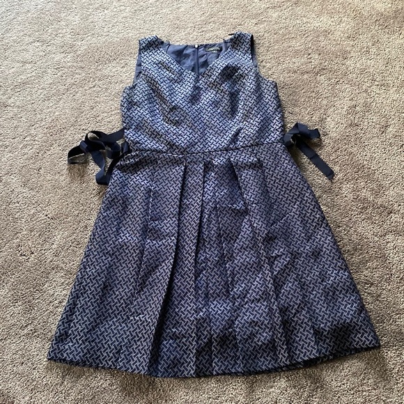 Tahari Dresses & Skirts - Tahari Arthur S Levine Navy Textured Sleeveless Flare Dress Tie Waist SIZE 10